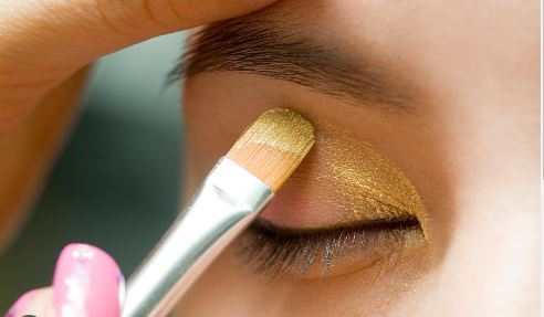 7 tips to protect your eyes while doing makeup - Haybo Wena SA