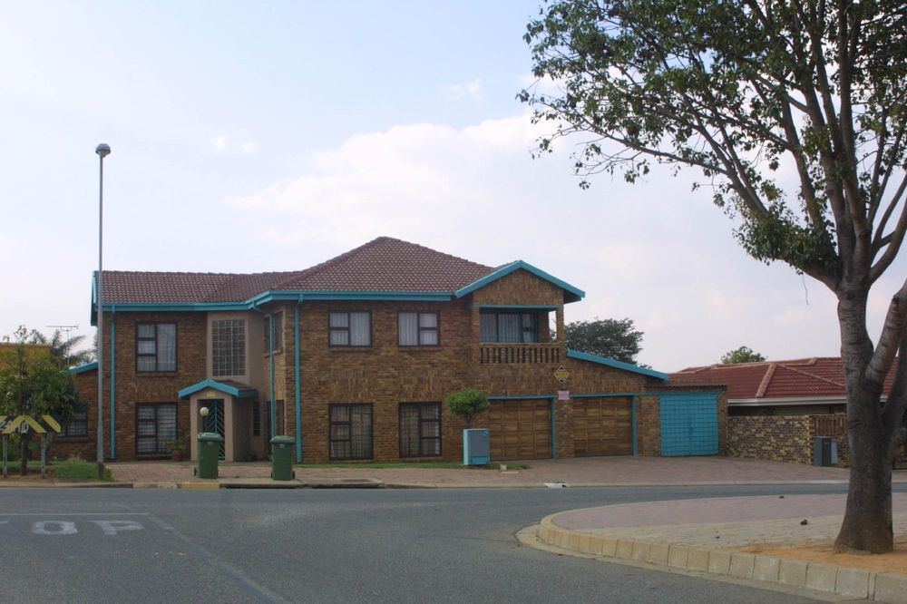 High Borrowing Costs Are Freezing South Africa’s Property Market in Place