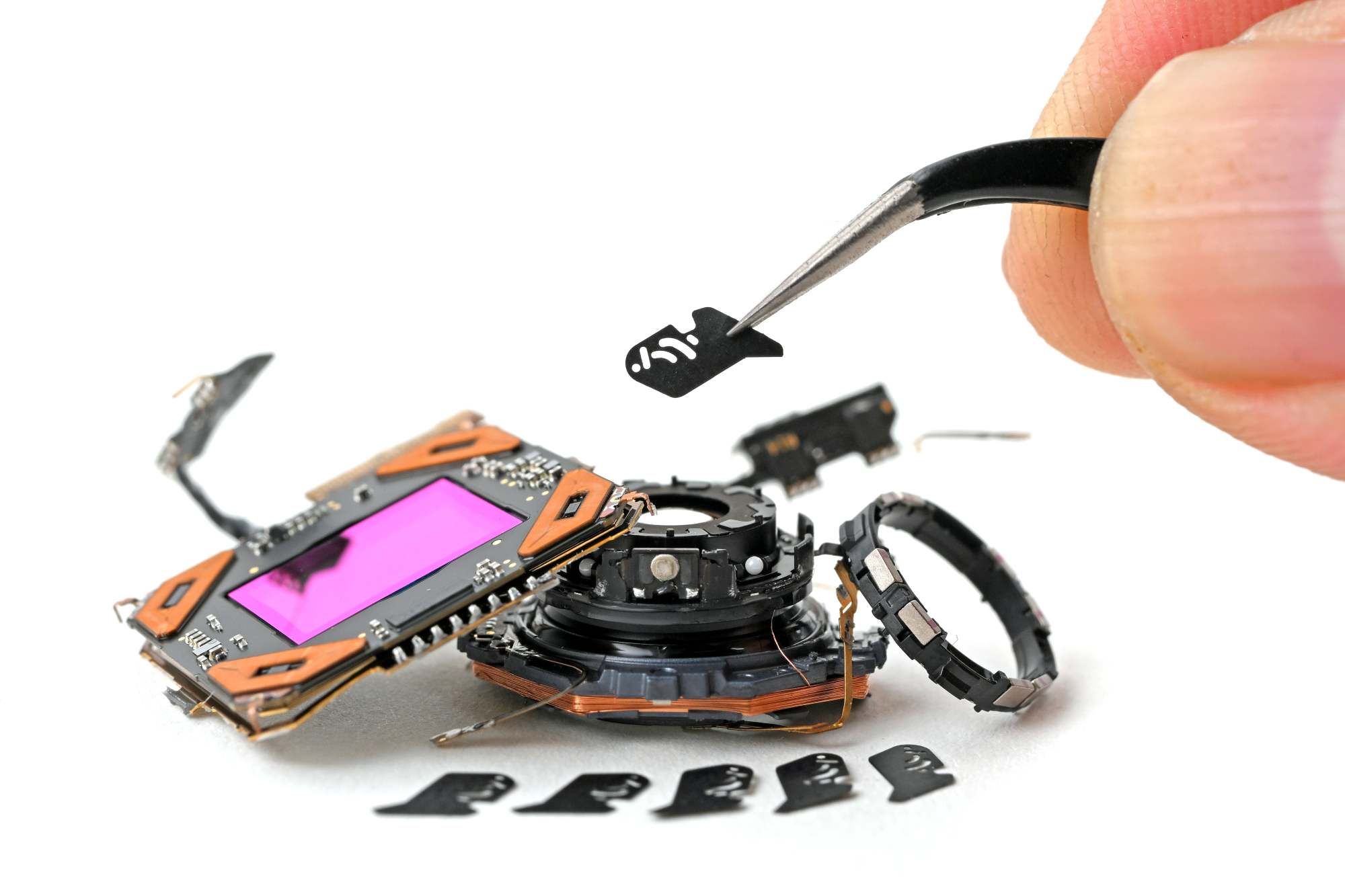 iPhone 18 Pro Teardown: A Thermal Masterpiece With a Repair Nightmare Attached